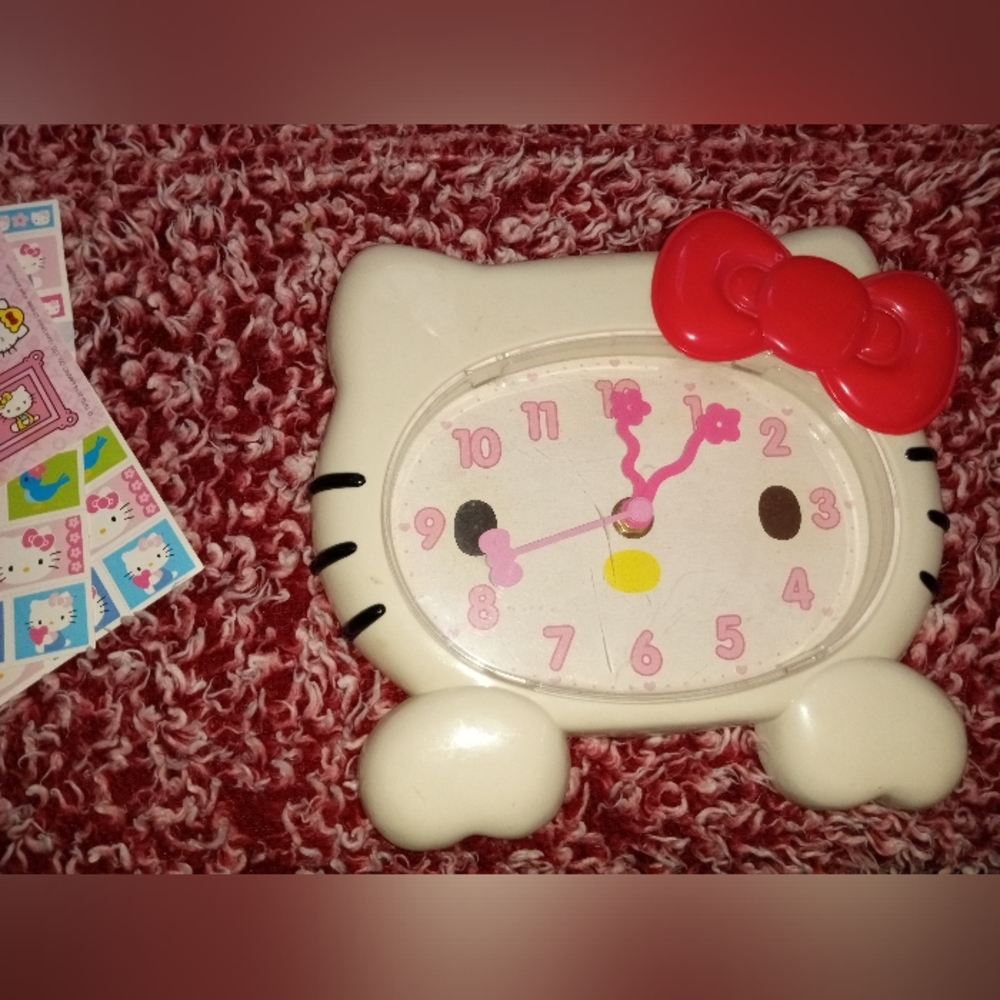 Vintage hello kitty clock